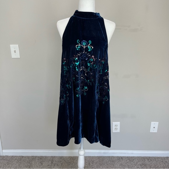 NWT FREE PEOPLE VELVET SEQUIN SWING MINI DRESS HALTER NECK SIZE MEDIUM IN BLUE - Picture 4 of 16